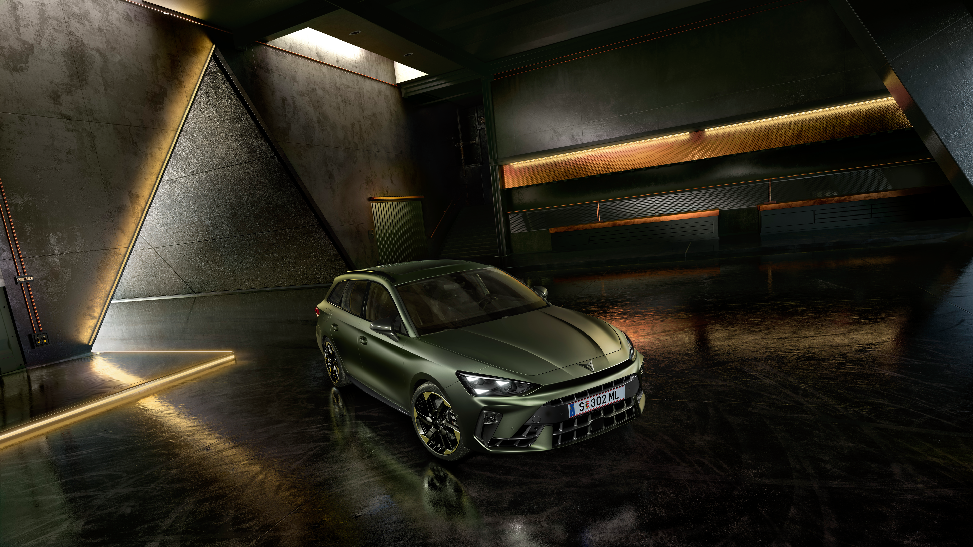 Designul exterior al modelului CUPRA Leon Estate Tribe Edition în Manganese Matt cu jante din aliaj de 19 inch în Sulfur