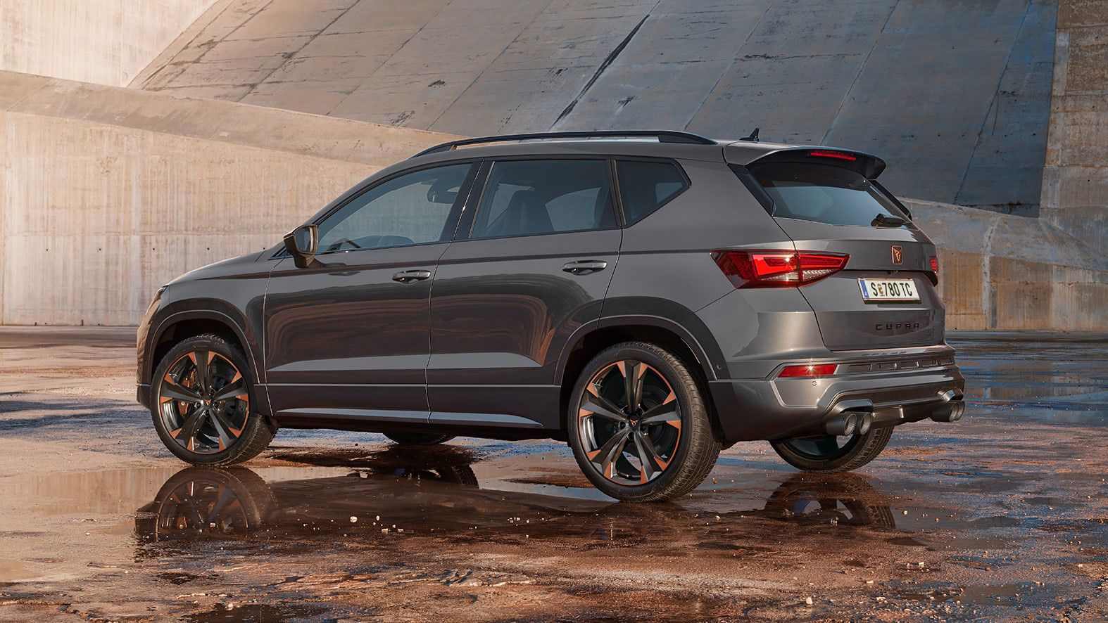 CUPRA Ateca in Grau Seitenansicht