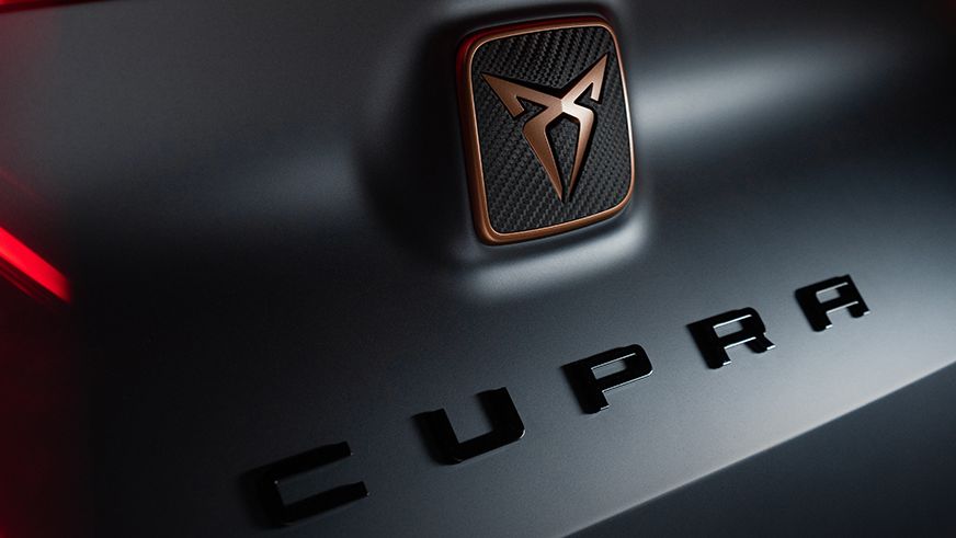 CUPRA Formentor VZ5 mit unendlicher Heckleuchte im Stoßfänger