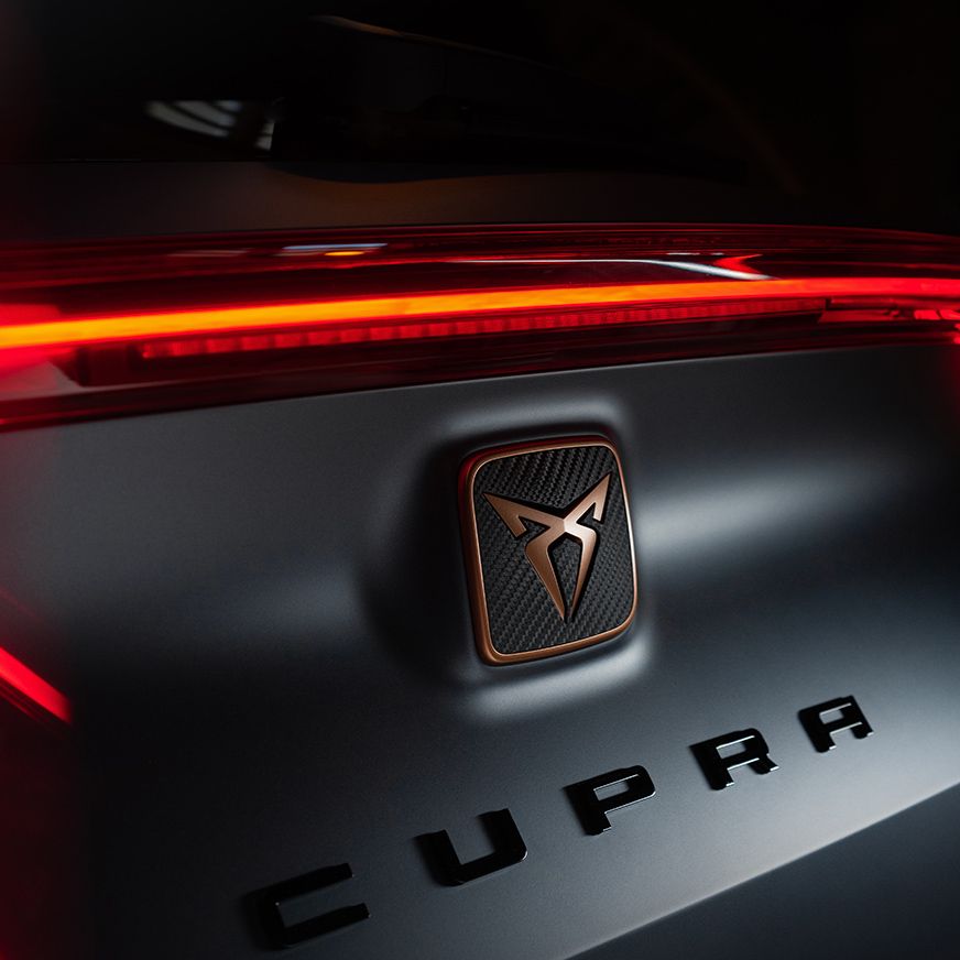 CUPRA Formentor VZ5 mit unendlicher Heckleuchte im Stoßfänger