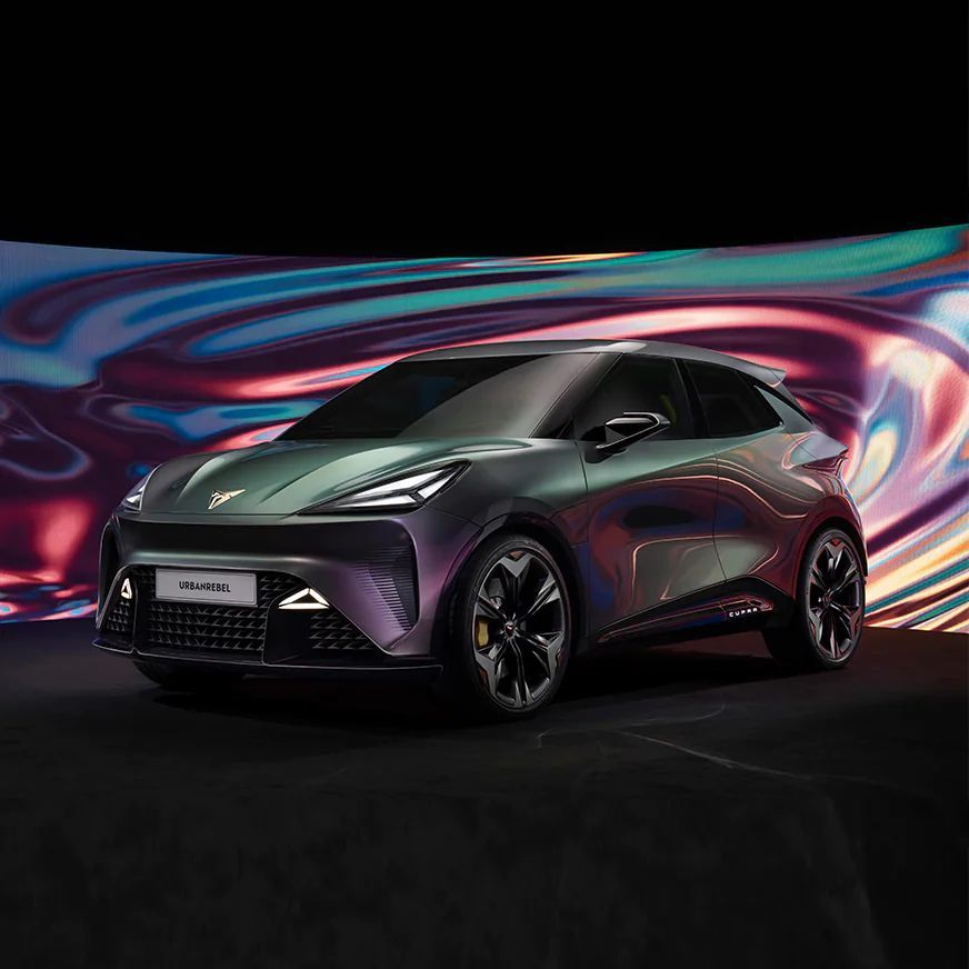 CUPRA UrbanRebel Seitenansicht schräg von vorn