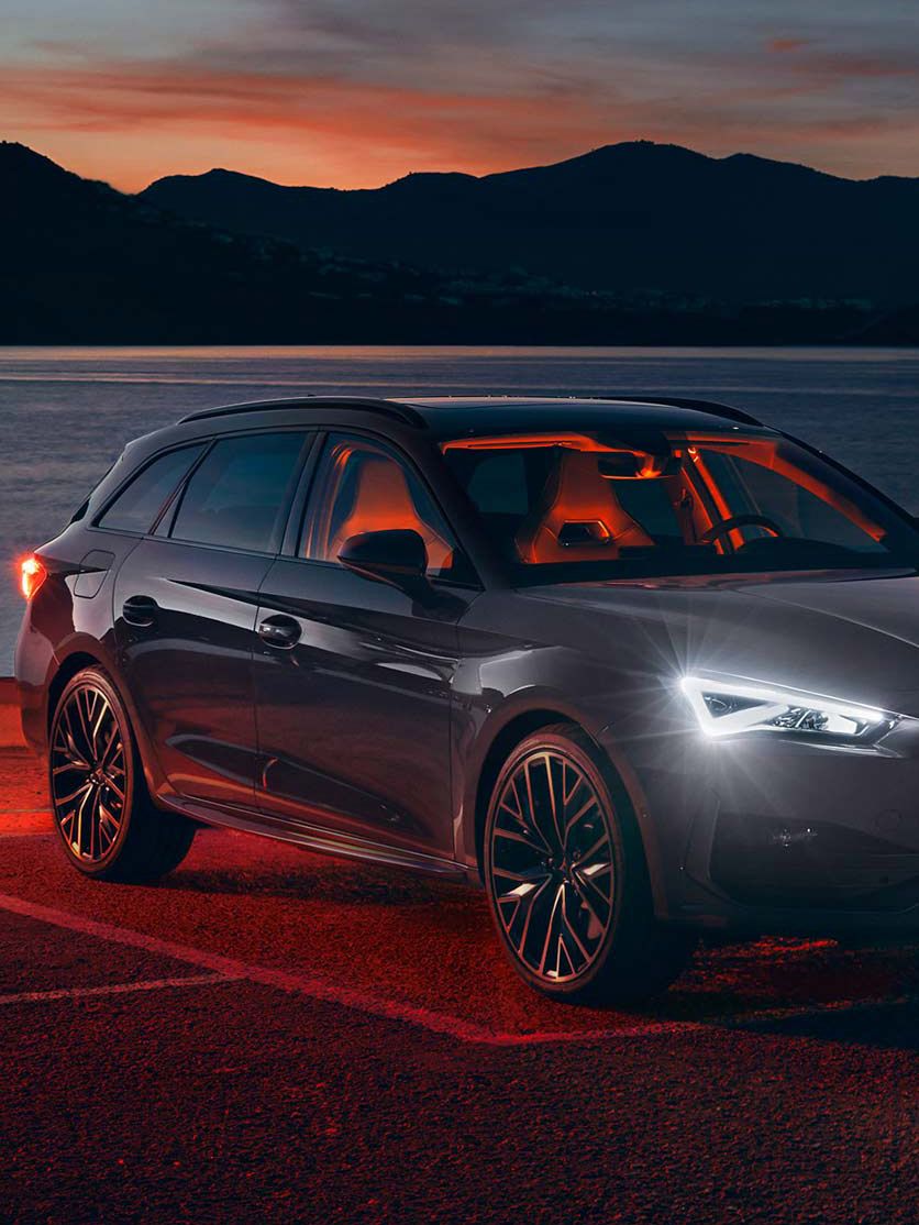 CUPRA Leon SP Kombi beim Ladevorgang