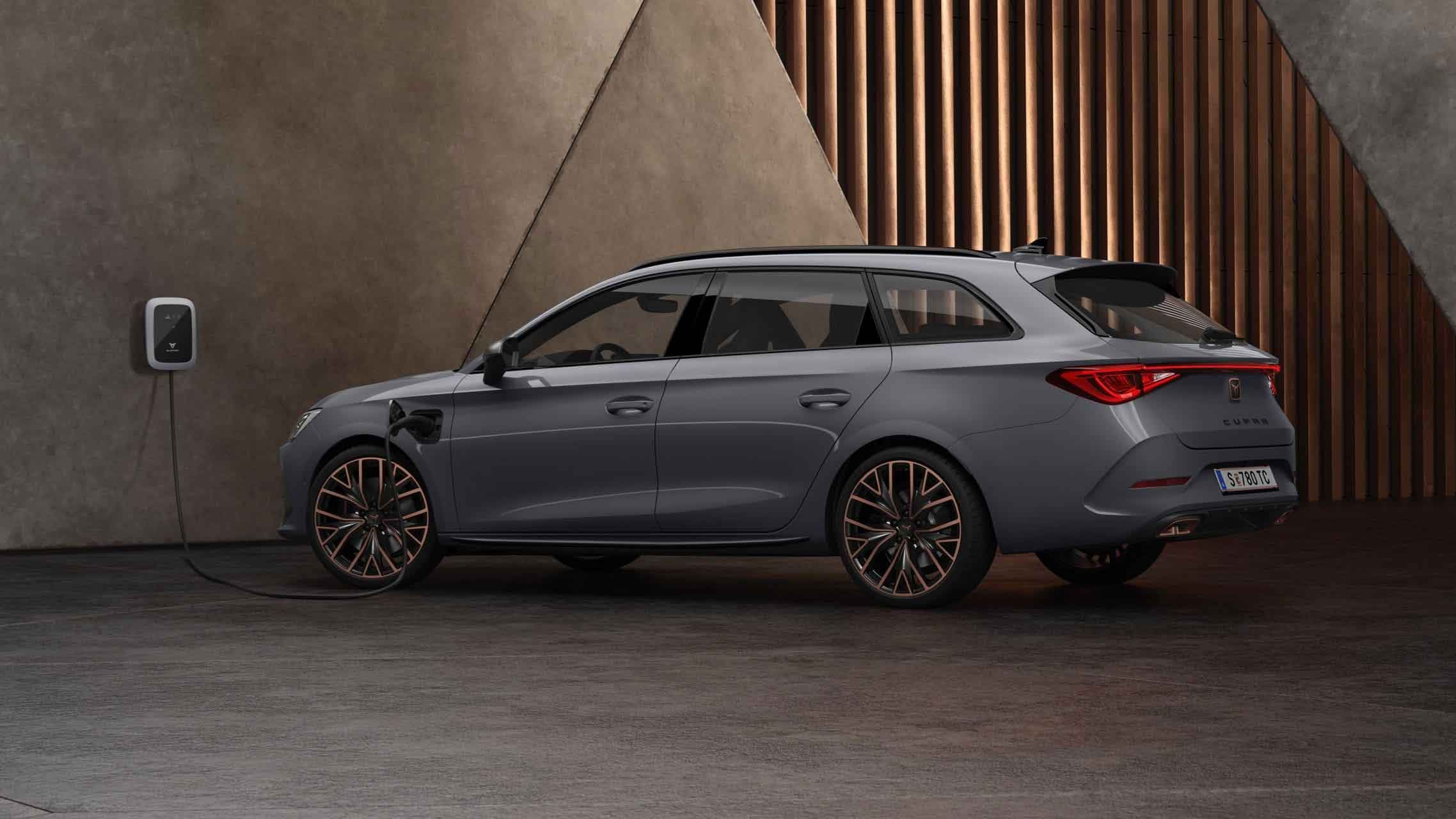 CUPRA Leon SP Kombi schräge Seitenansicht