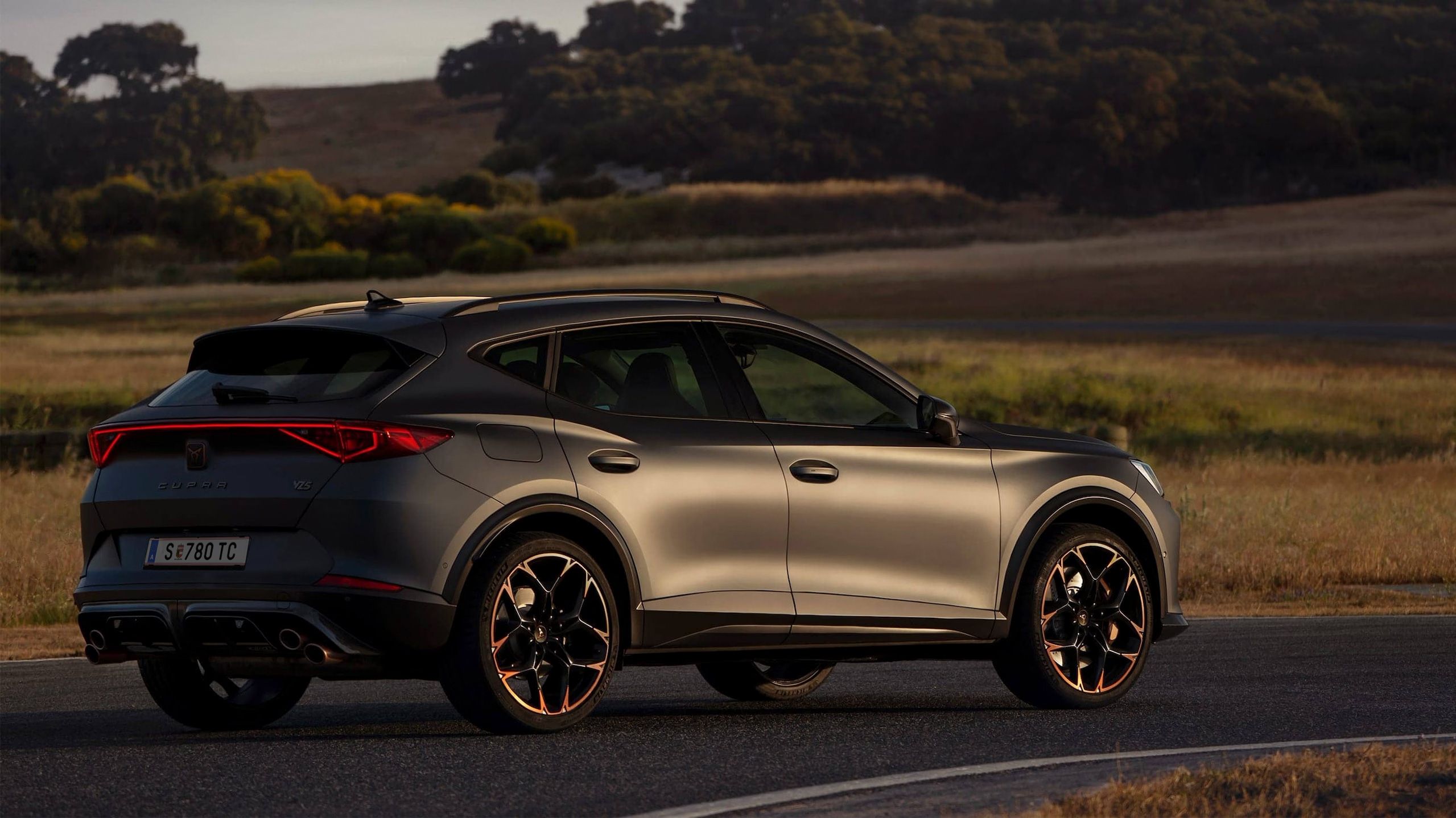 CUPRA Formentor VZ5 auf einer Landstraße